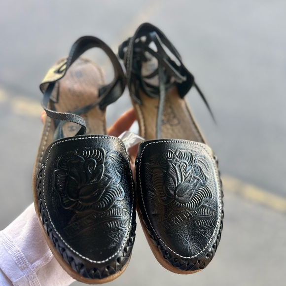 Leather huaraches - Picture 2 of 2